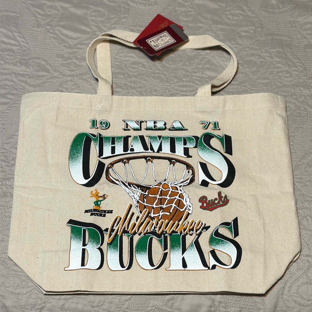NWT - Mitchell & Ness Milwaukee Bucks 1971 Champions Graphic 2.0 Tote Bag
